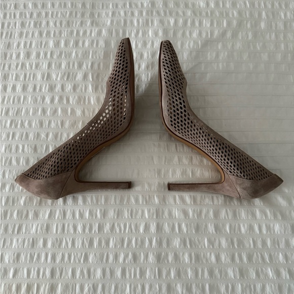 Vince Camuto perforated heels - Picture 4 of 5